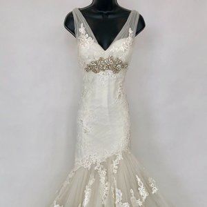 Enzoani Irina Ivory Size 10 Trumpet Wedding Gown